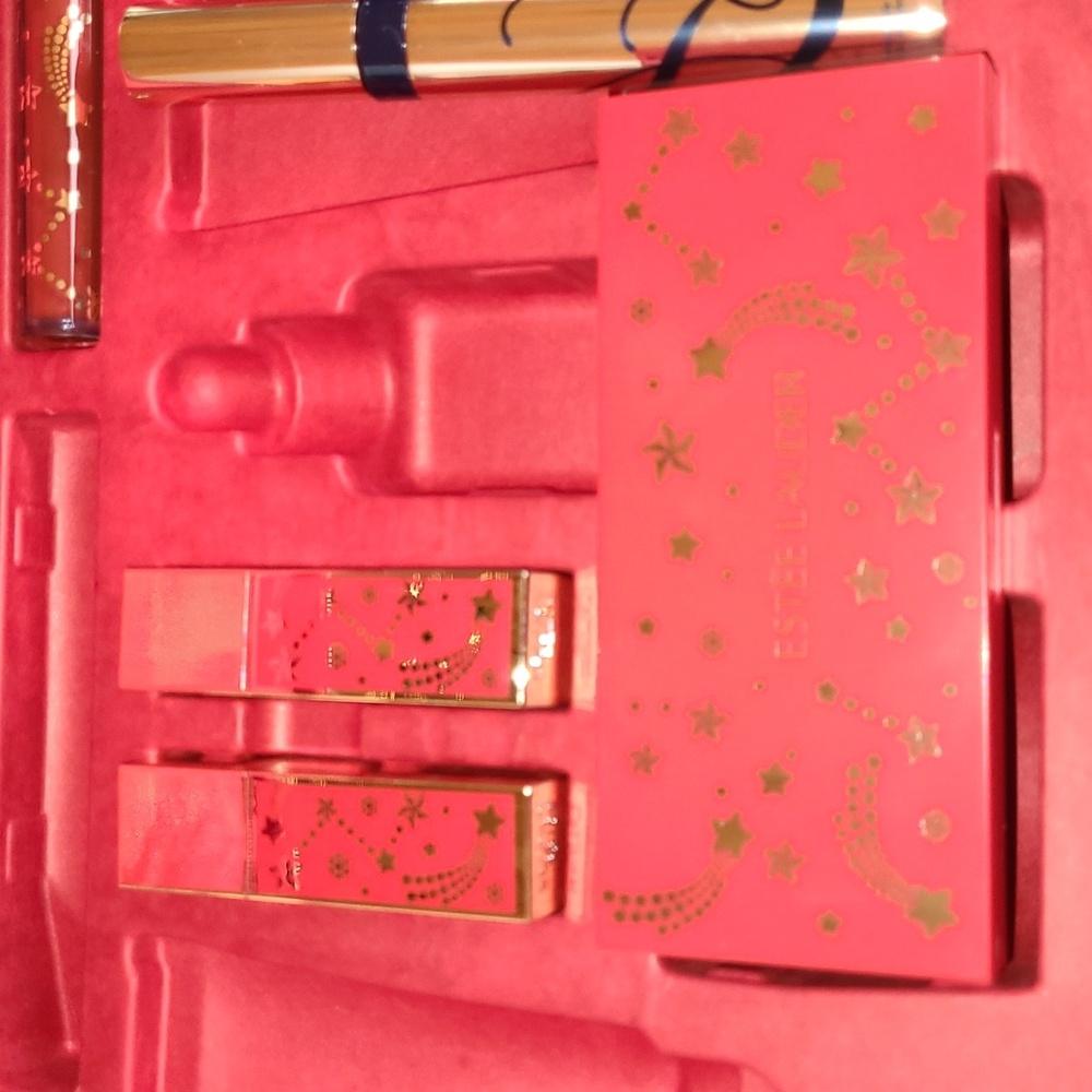 NWOT Estee Lauder 2023 Red Train Case Cosmetic Bag Lip Stick Eye Shadow Mascara - Picture 3 of 9